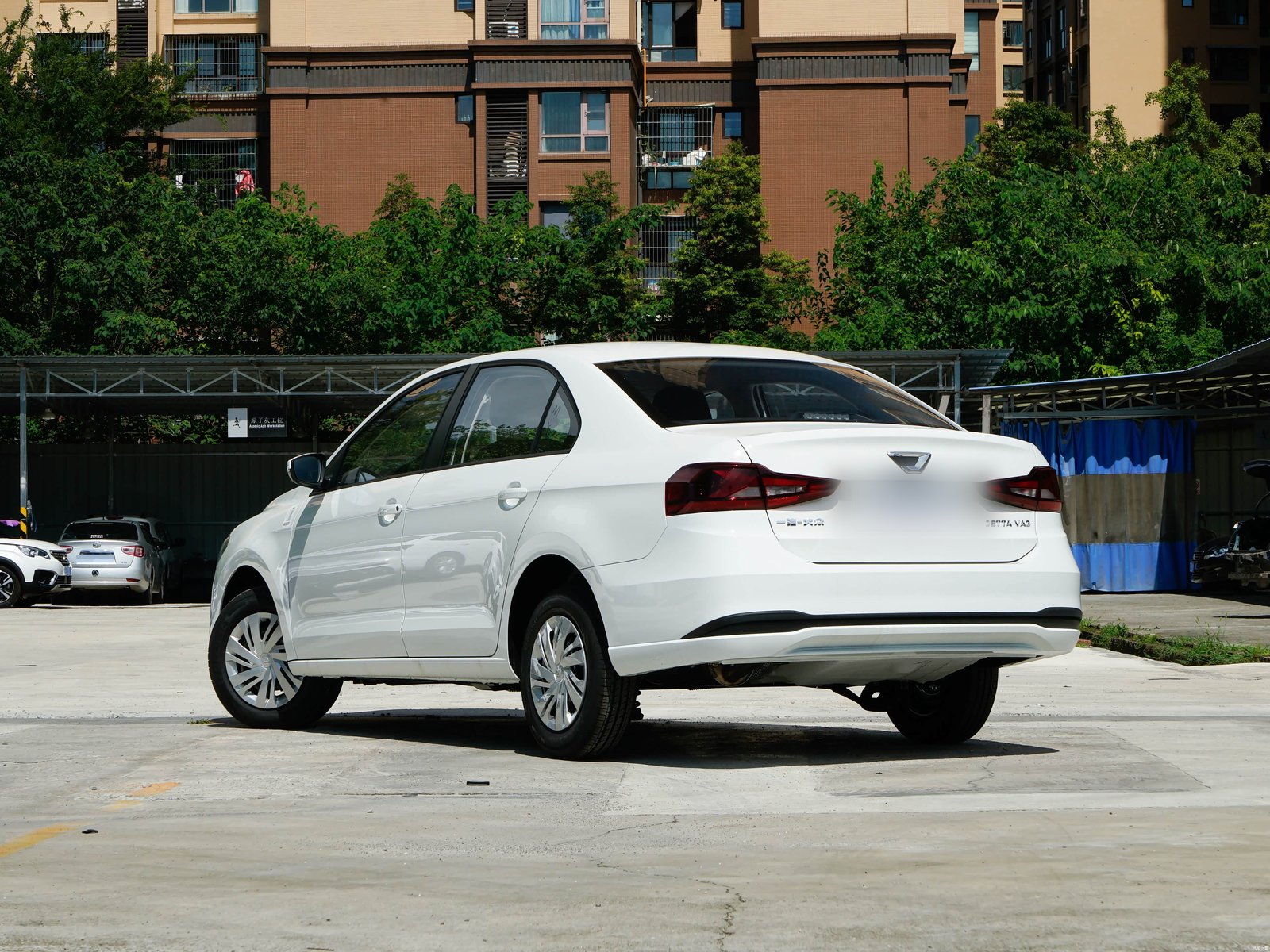 Корма три четверти слева