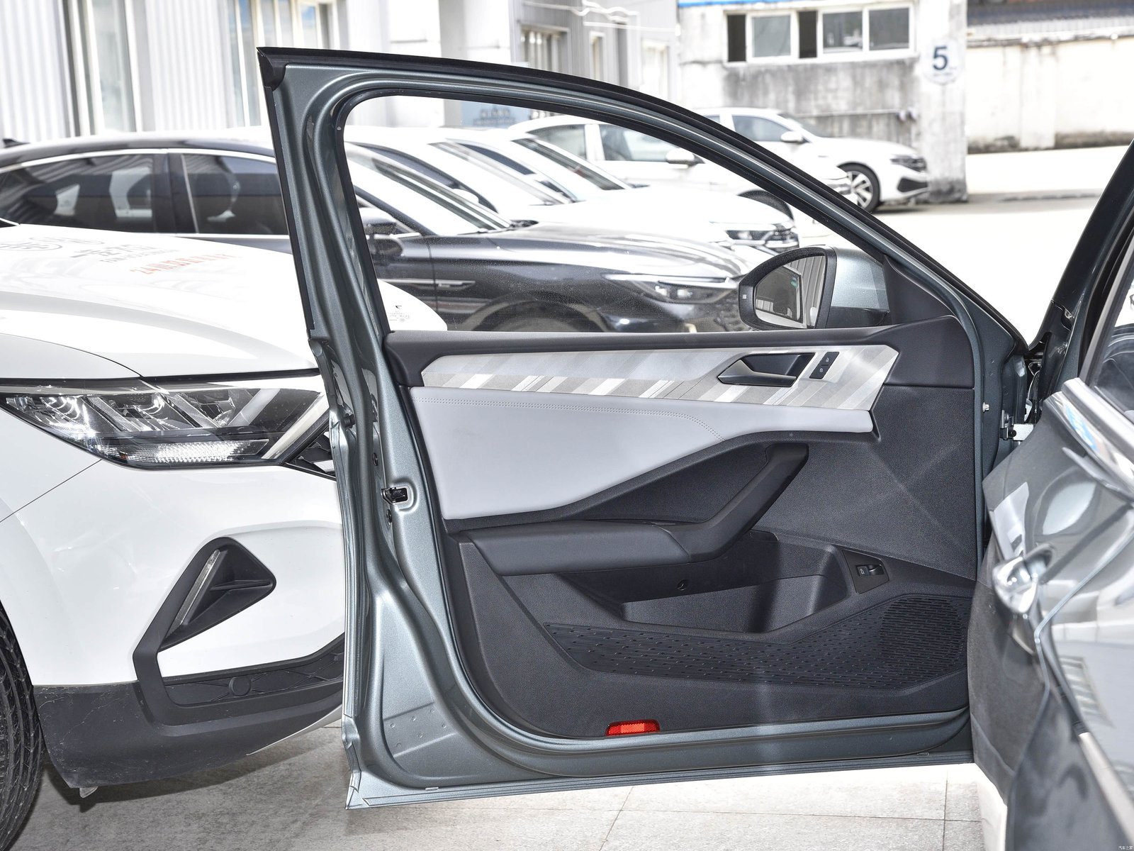 Jetta VA7 — передние сиденья и торпедо
